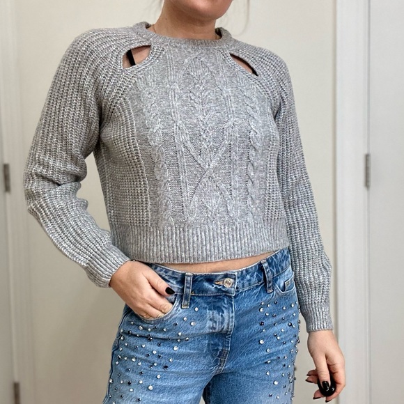 Shoulder Cut Out Cable Knit Pullover Sweater - Picture 11 of 11